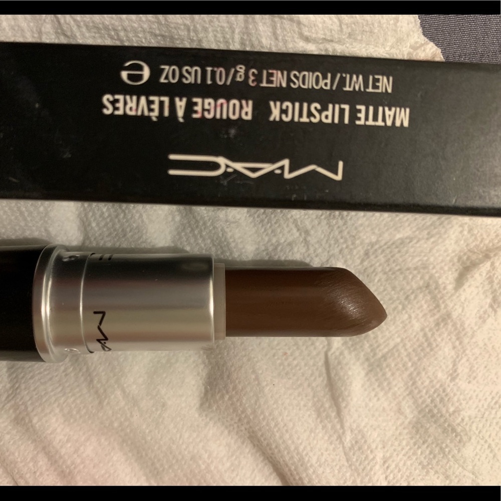 MAC lipstick in color ‘STONE’